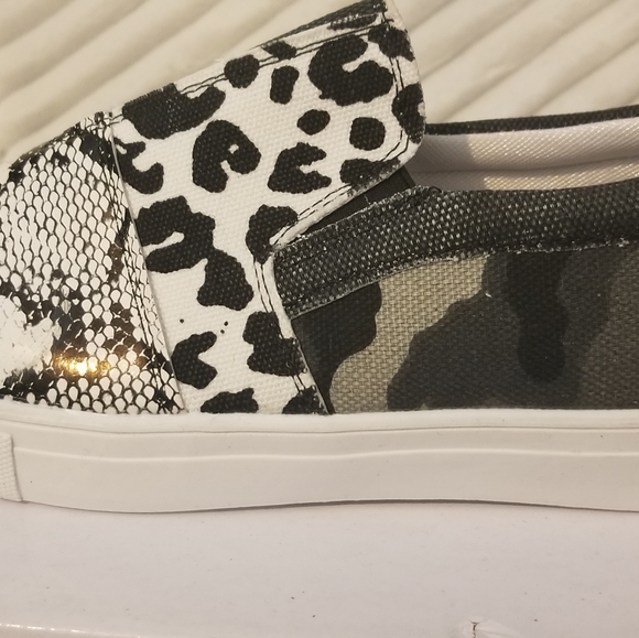 Snakeskin & Camo graphic slip on sneaker - Picture 3 of 5